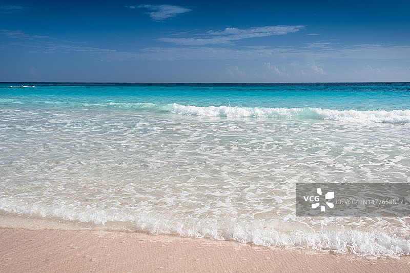 百慕大马蹄湾海滩美丽的蓝绿色海水图片素材