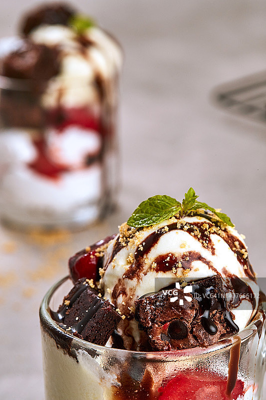 冰淇淋布朗尼圣代图片素材