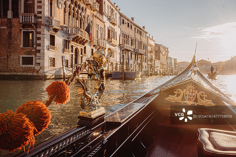 从贡多拉船上拍摄的威尼斯大运河图片素材