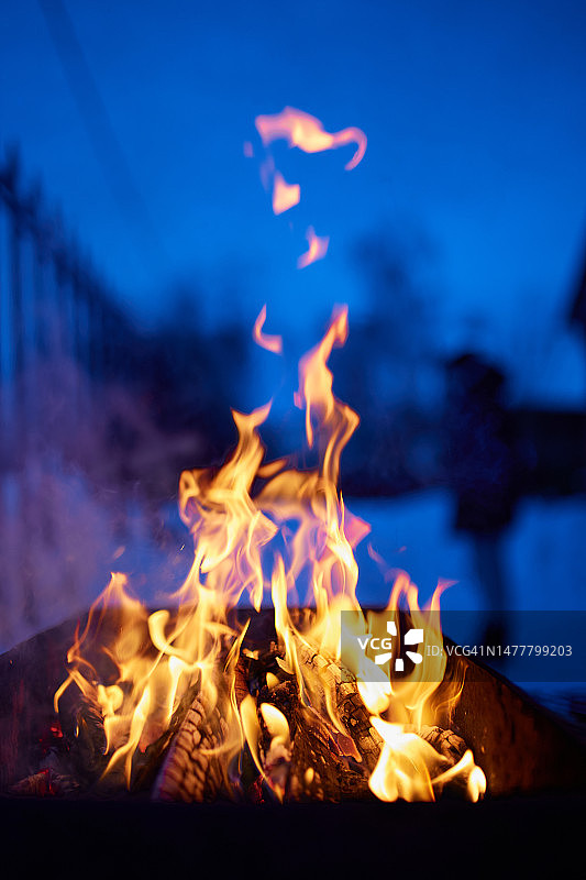 夜晚的火焰燃烧场景图片素材