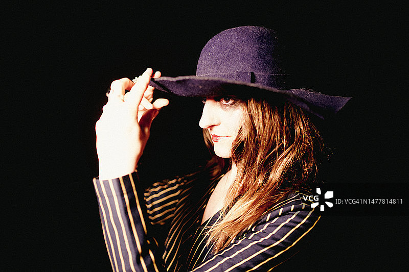 紫色毡帽图片素材