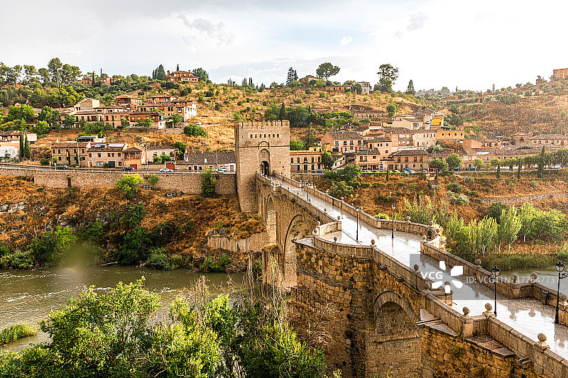 雨天俯瞰圣马丁桥景色图片素材