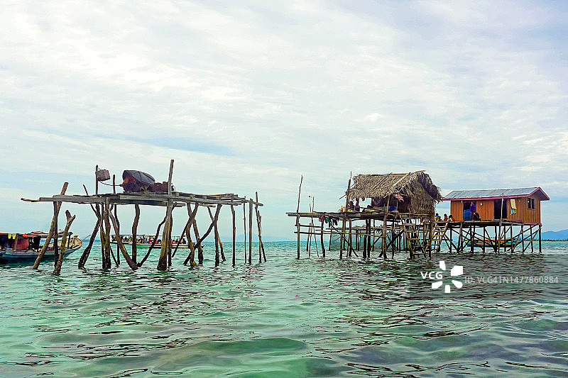 马来西亚沙巴仙本那巴瑶族的水上房屋图片素材