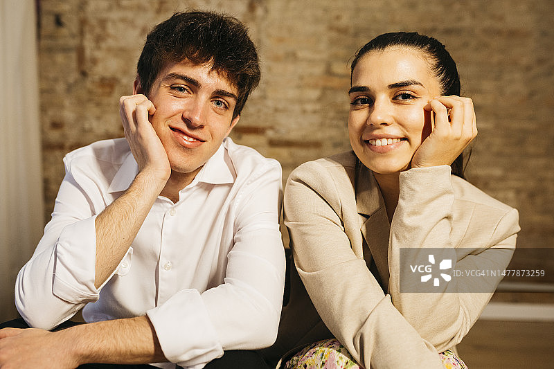 年轻男女肖像图片素材