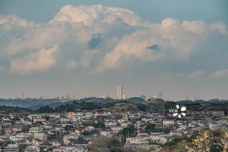 日本神奈川县居民区上空的积云图片素材