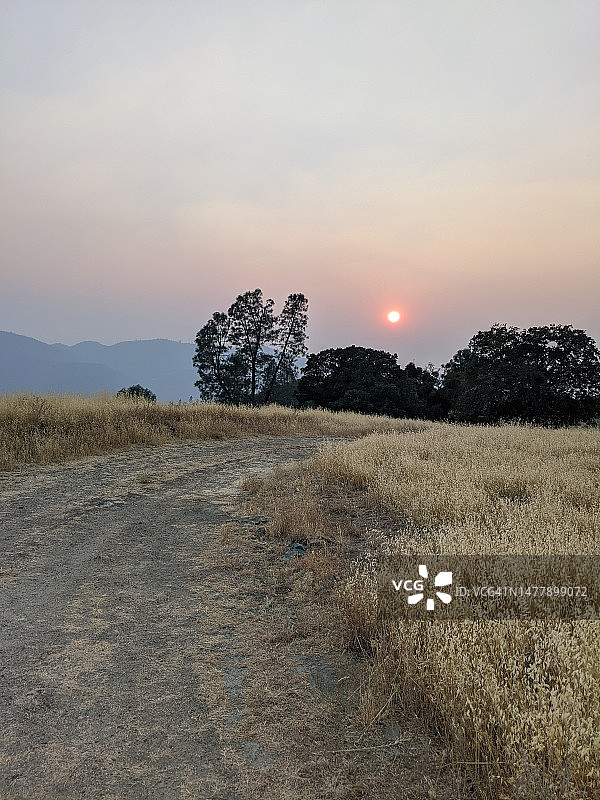 拉古纳山小径的日落图片素材