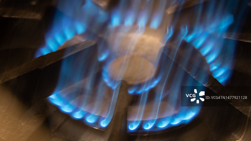 燃烧的燃气灶台图片素材