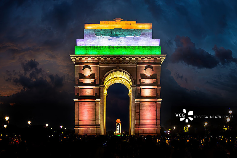 灯光照耀下的印度门图片素材