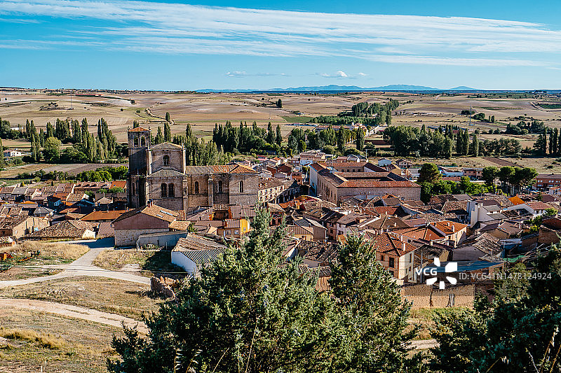 Peñaranda de Duero从Peñaranda城堡鸟瞰。图片素材