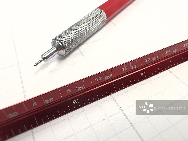 机械绘图铅笔和测量标尺图片素材