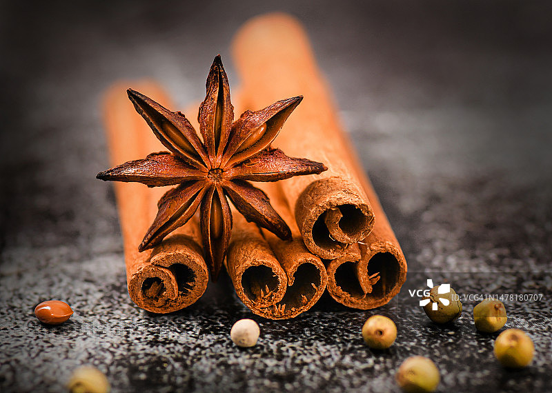 特写：餐桌上的香料，以色列图片素材