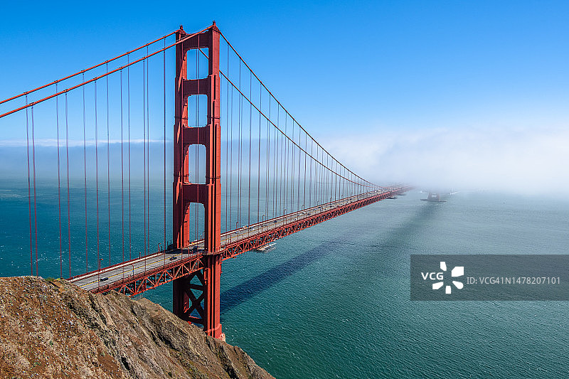 旧金山湾金门大桥与雾图片素材