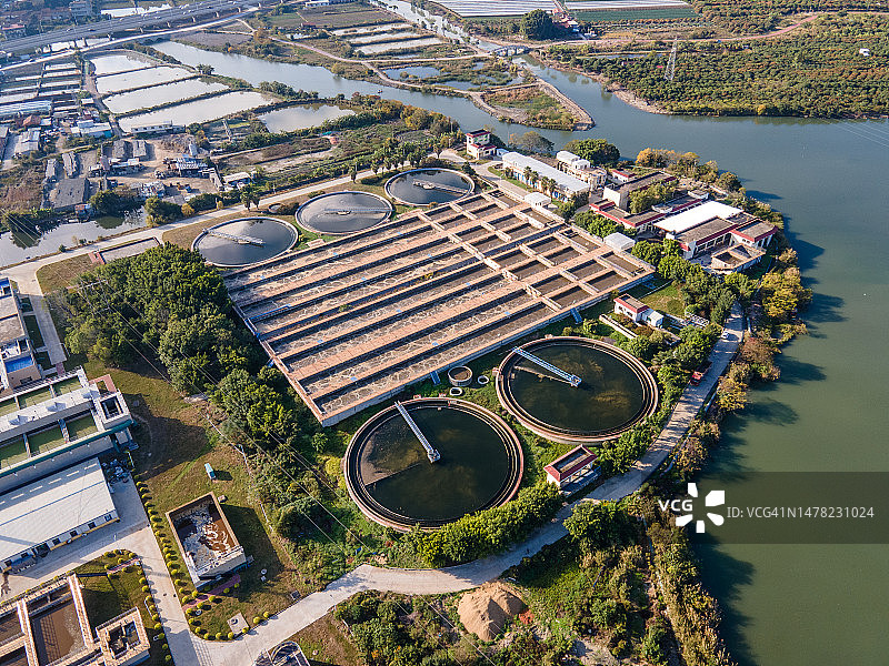 水边污水处理厂的航拍图片素材