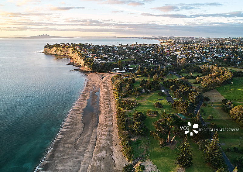 奥克兰托贝的悬崖顶和沿海住宅图片素材