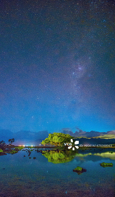 吉利特拉旺岸海滩的迷人夜景图片素材