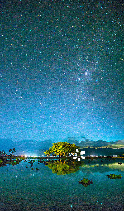 吉利特拉旺岸海滩的迷人夜景图片素材