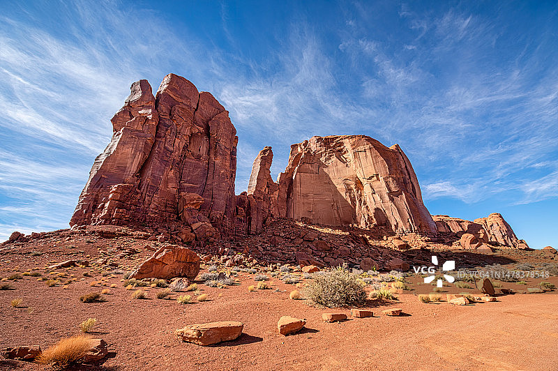 美国亚利桑那州纪念碑谷部落公园的陡峭岩石图片素材