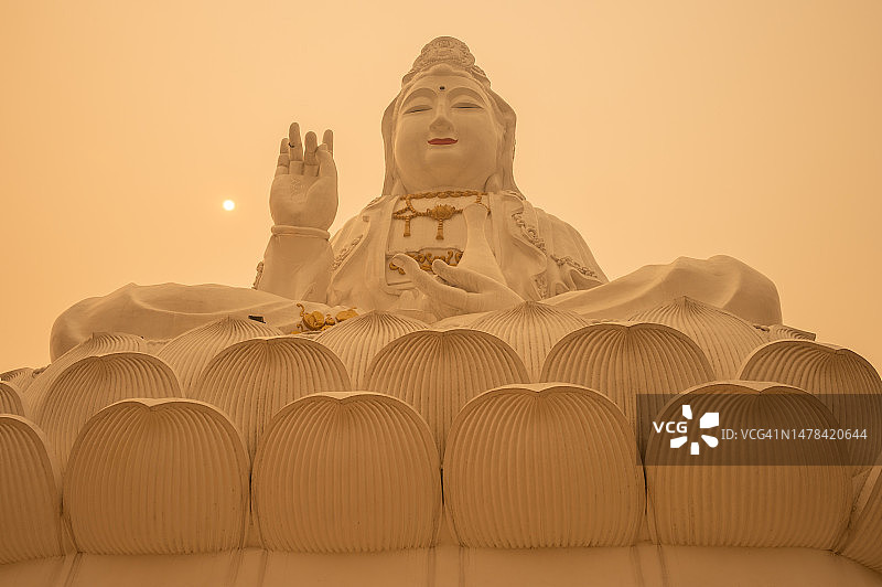 清莱府汇巴刚寺观音像（PM2.5空气污染）图片素材