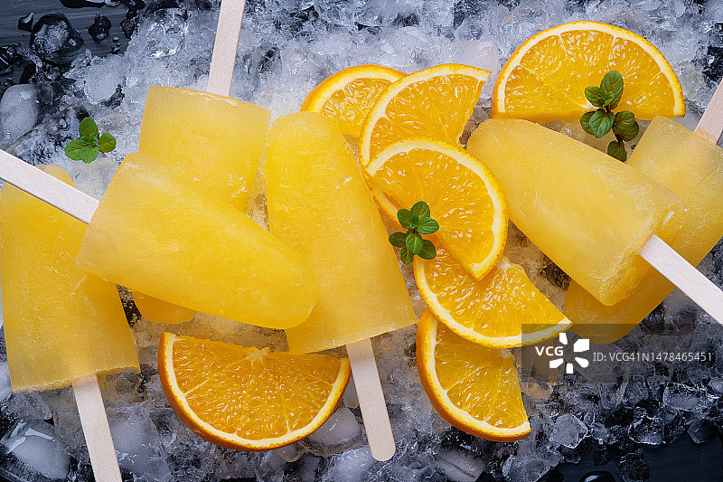 橙子冰棒和橙子切片，俄罗斯斯塔夫罗波尔边疆区图片素材