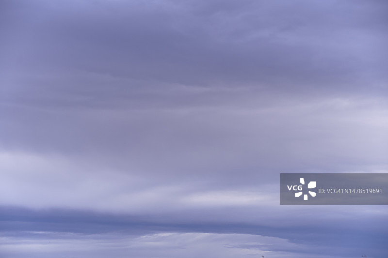 晴朗的蓝天，白云朵朵，委内瑞拉卡拉沃沃图片素材