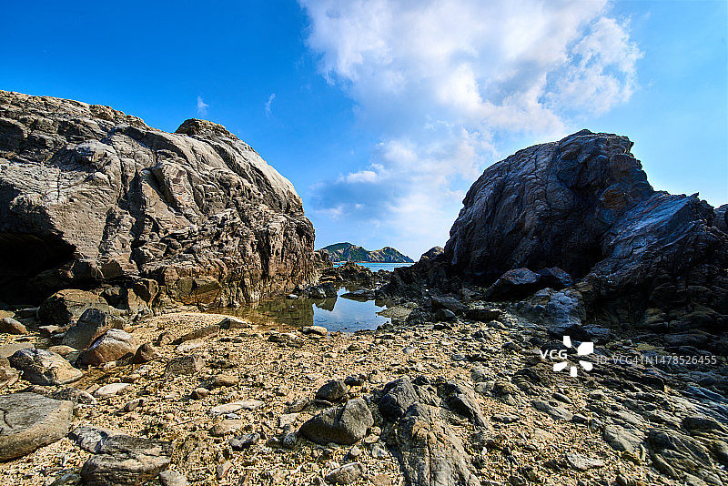 日本冲绳县渡嘉敷岛岩石山脉全景图片素材