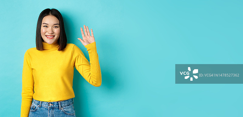 亚洲女孩肖像，开心笑容挥手图片素材