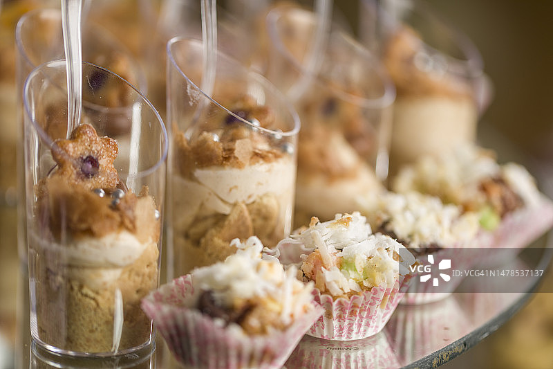 托盘里的纸杯蛋糕特写，巴拿马城，巴拿马图片素材