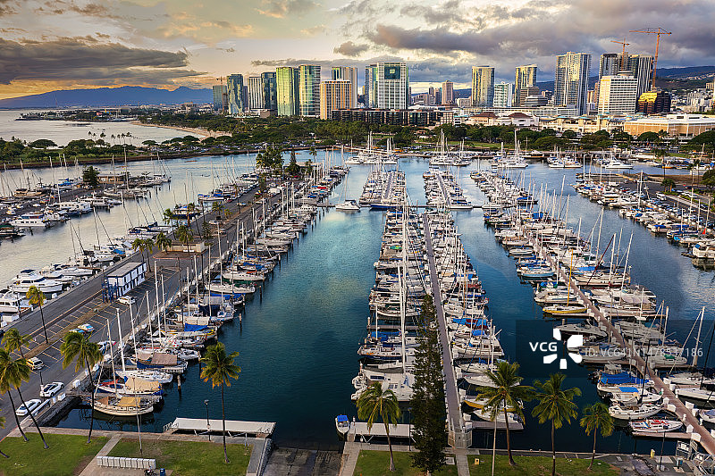 美国阿拉怀游艇港的船只停泊景象图片素材