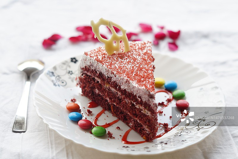 桌上盘中蛋糕特写，印度北阿坎德邦代赫拉敦图片素材