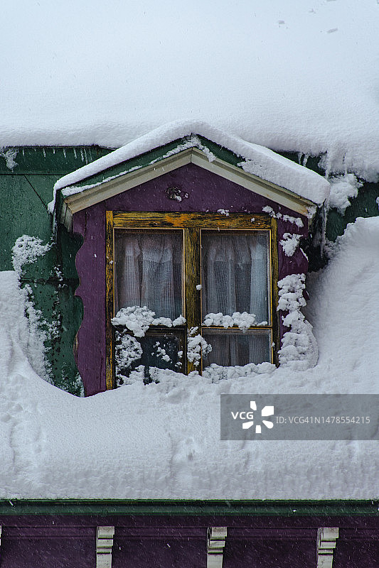 魁北克市大雪纷飞的沉重早晨图片素材