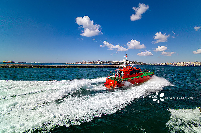 伊斯坦布尔海浪救援船视角图片素材