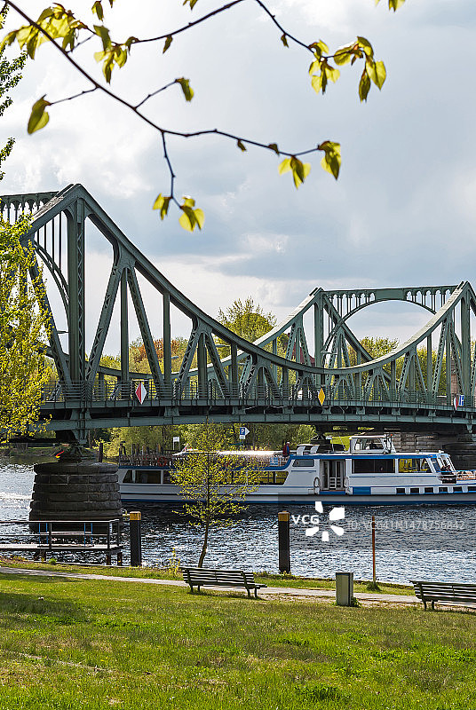 柏林和波茨坦之间的Glienicke大桥（德语：Glienicker-Brücke）图片素材