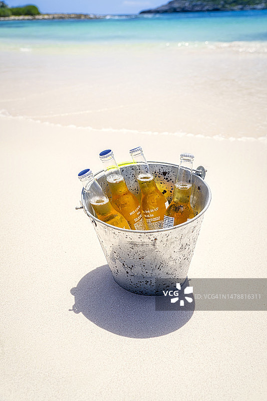 冰镇啤酒桶图片素材