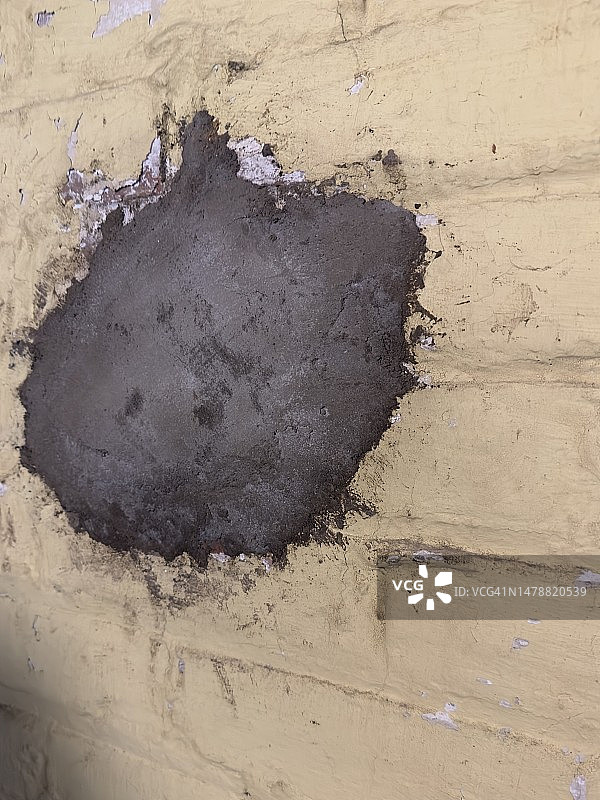 砖烟囱上的水泥补丁图片素材