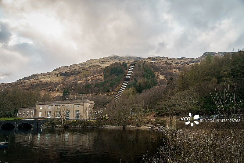 罗蒙湖上的水力发电站图片素材