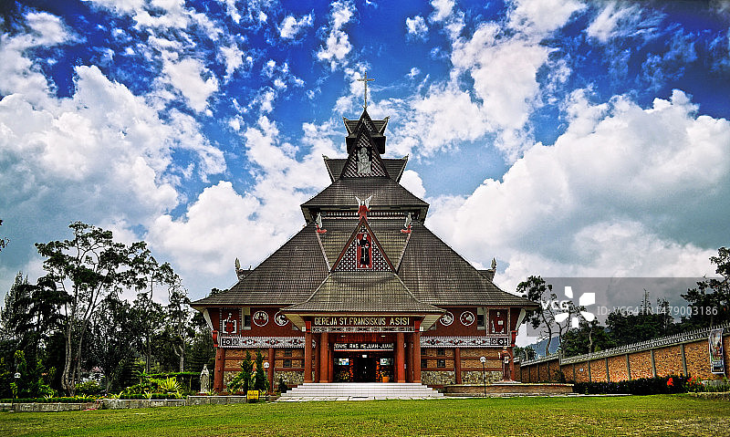贝拉斯塔吉镇的圣方济各·亚西西天主教堂，印度尼西亚图片素材