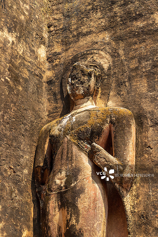 破旧的灰泥佛像图片素材