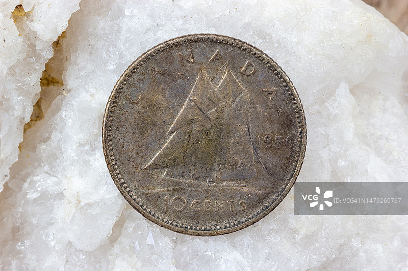 带有布鲁诺斯纵帆船的复古加拿大银币背面图片素材