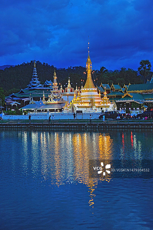 泰国北部夜丰颂府宗卡朗寺图片素材