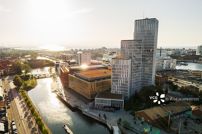 航拍滨海大都市现代高层建筑图片素材