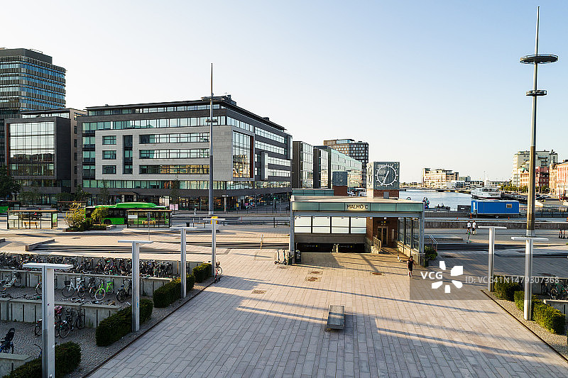 水边车站坡道附近的城市环境图片素材