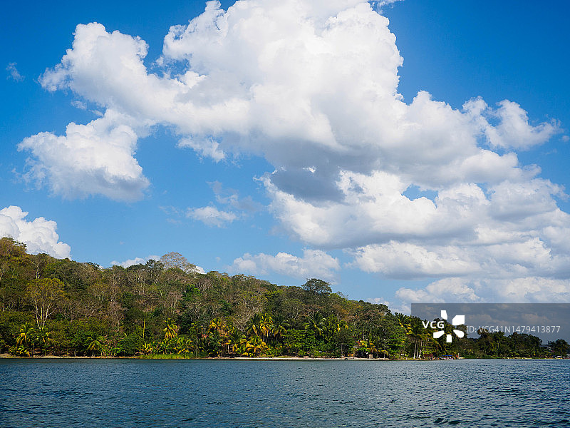 危地马拉的Petén Itzá湖图片素材