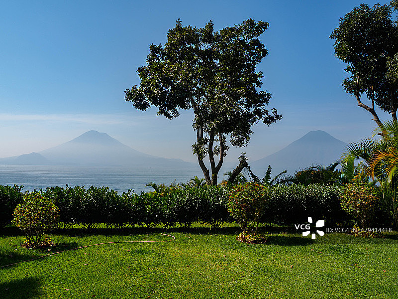 阿特兰湖畔的圣克鲁斯拉古纳镇图片素材