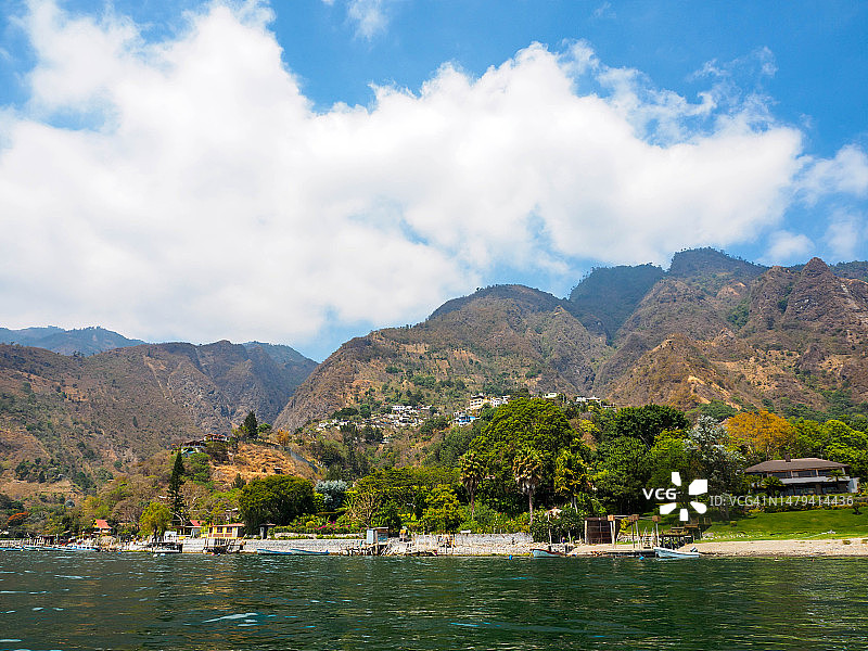 阿特兰湖畔的圣克鲁斯拉古纳镇图片素材