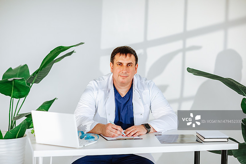 办公室里的医生图片素材