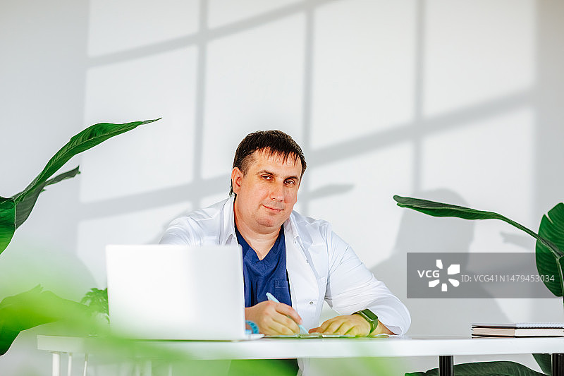 办公室里的医生图片素材