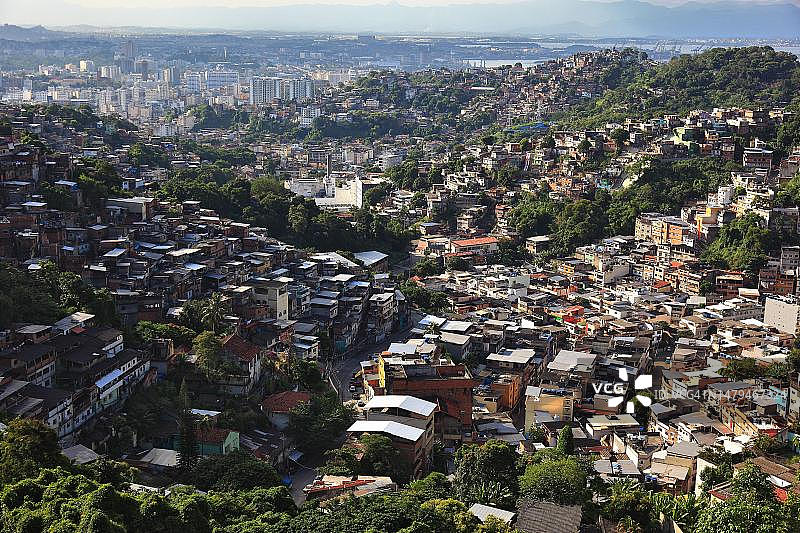 巴西里约热内卢圣特雷 Teresa 和 Centro 之间的贫民窟景观图片素材