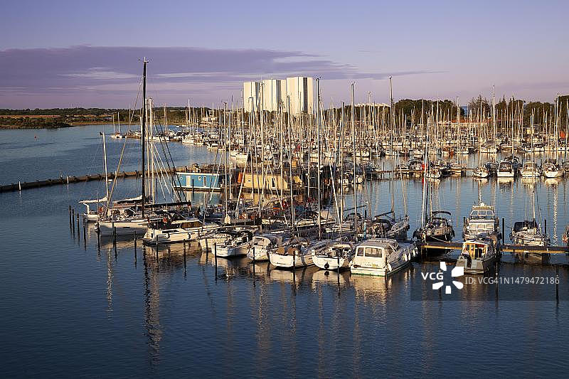 布格蒂夫码头，布格蒂夫，费马恩岛，石勒苏益格-荷尔斯泰因州，德国图片素材