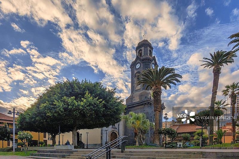 西班牙特内里费岛克鲁斯港教堂图片素材