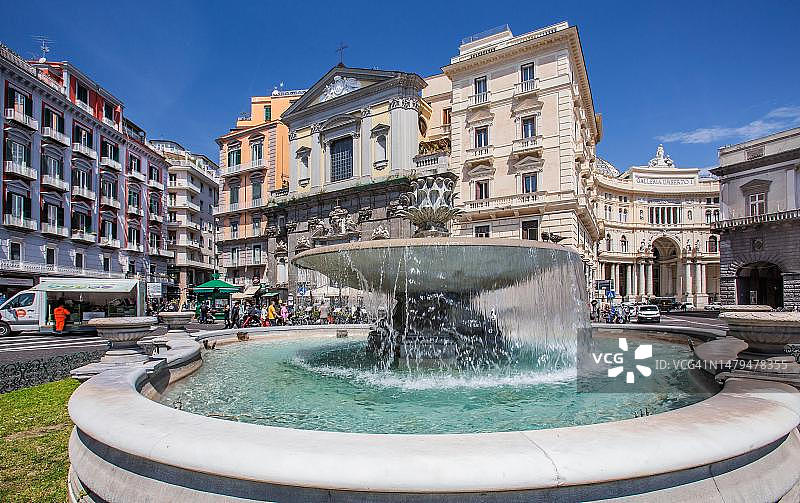 的里雅斯特与特伦托广场及卡尔乔福喷泉，那不勒斯，那不勒斯湾，坎帕尼亚，意大利南部，意大利图片素材